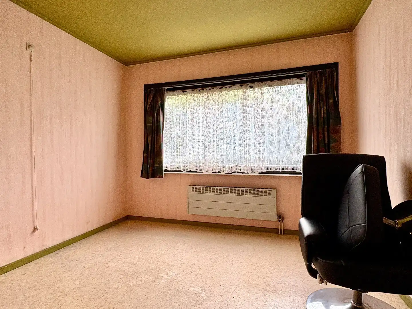 Te renoveren gelijkvloerse villa op 954 m² met landelijke verzichten te Bavikhove. foto 9