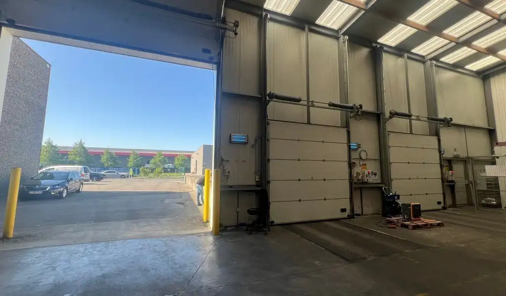 Logistiek bedrijfspand te huur in de haven van Gent foto 7