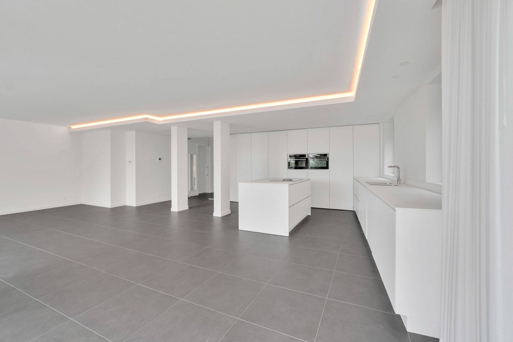 LUXEAPPARTEMENT (147m2) MET 2 SLK + 2 AUTOSTANDPL. TE GENK foto 5