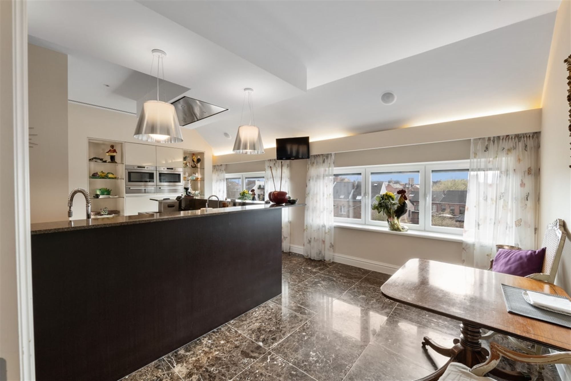 LUXUEUS APPARTEMENT VAN 365M² MET AFWERKING VAN HOOGSTE KWALITEIT IN TONGEREN foto 9