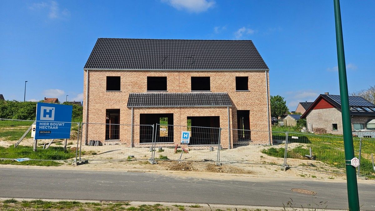 HECTAAR BOUWT 2 HALFOPEN BEBOUWININGEN TE ROOSDAAL foto 14