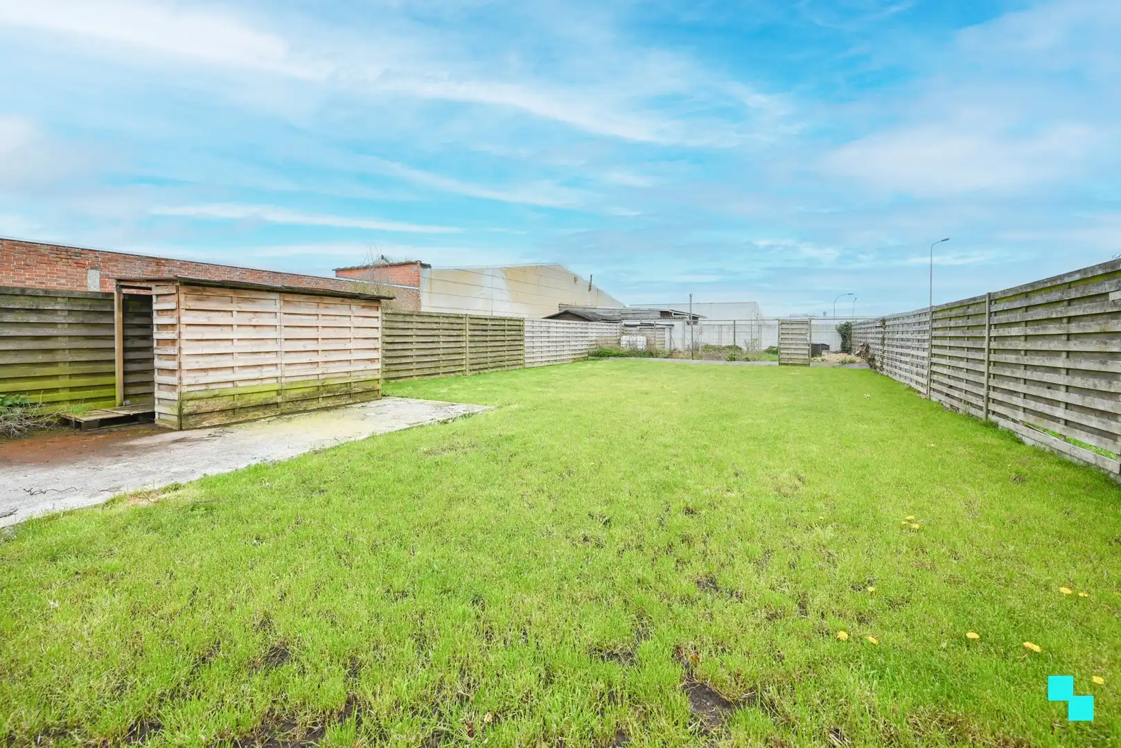 Te renoveren gezinswoning met ruime opslagruimte/garage foto 16