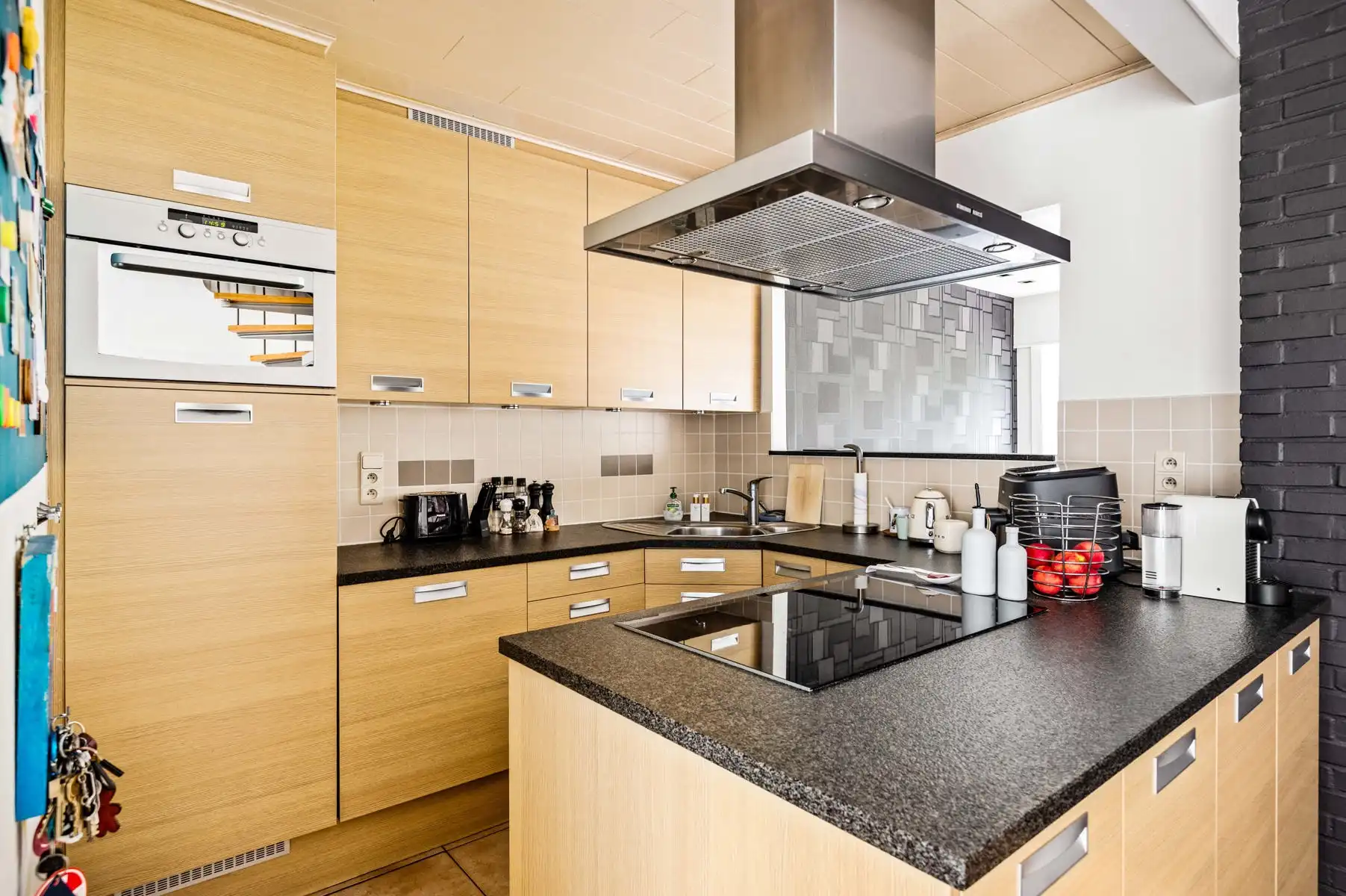Gelijkvloers wonen met twee achterliggende garageboxen + oprit foto 13