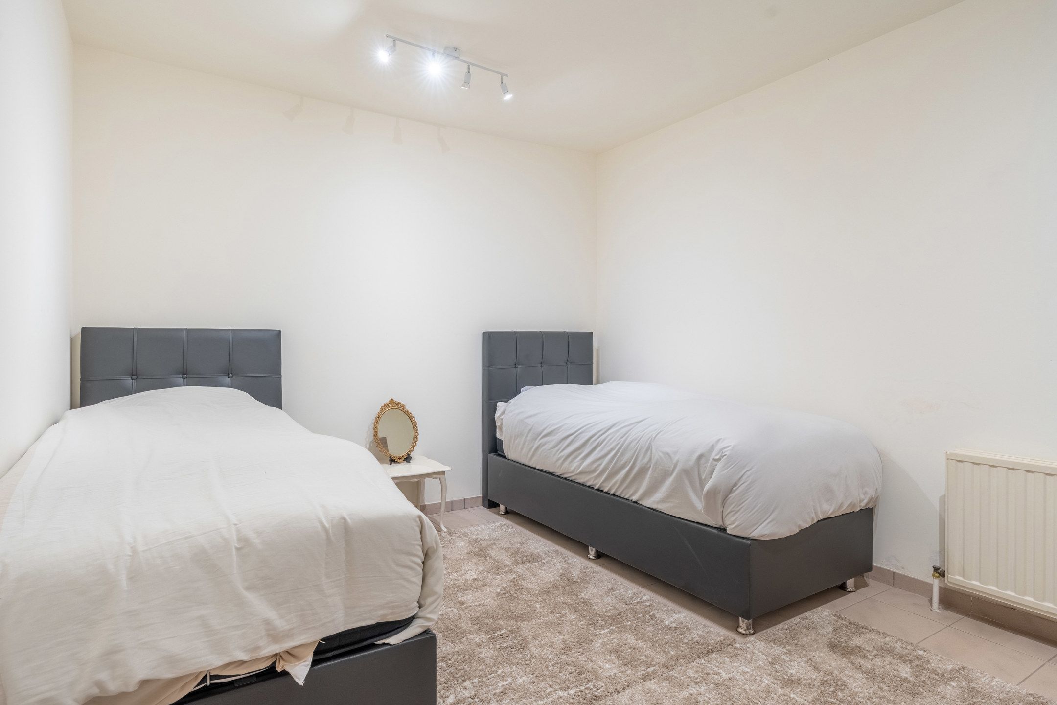 Volledig vernieuwde  woning/kantoor/handelspand met 5 slpks foto 35