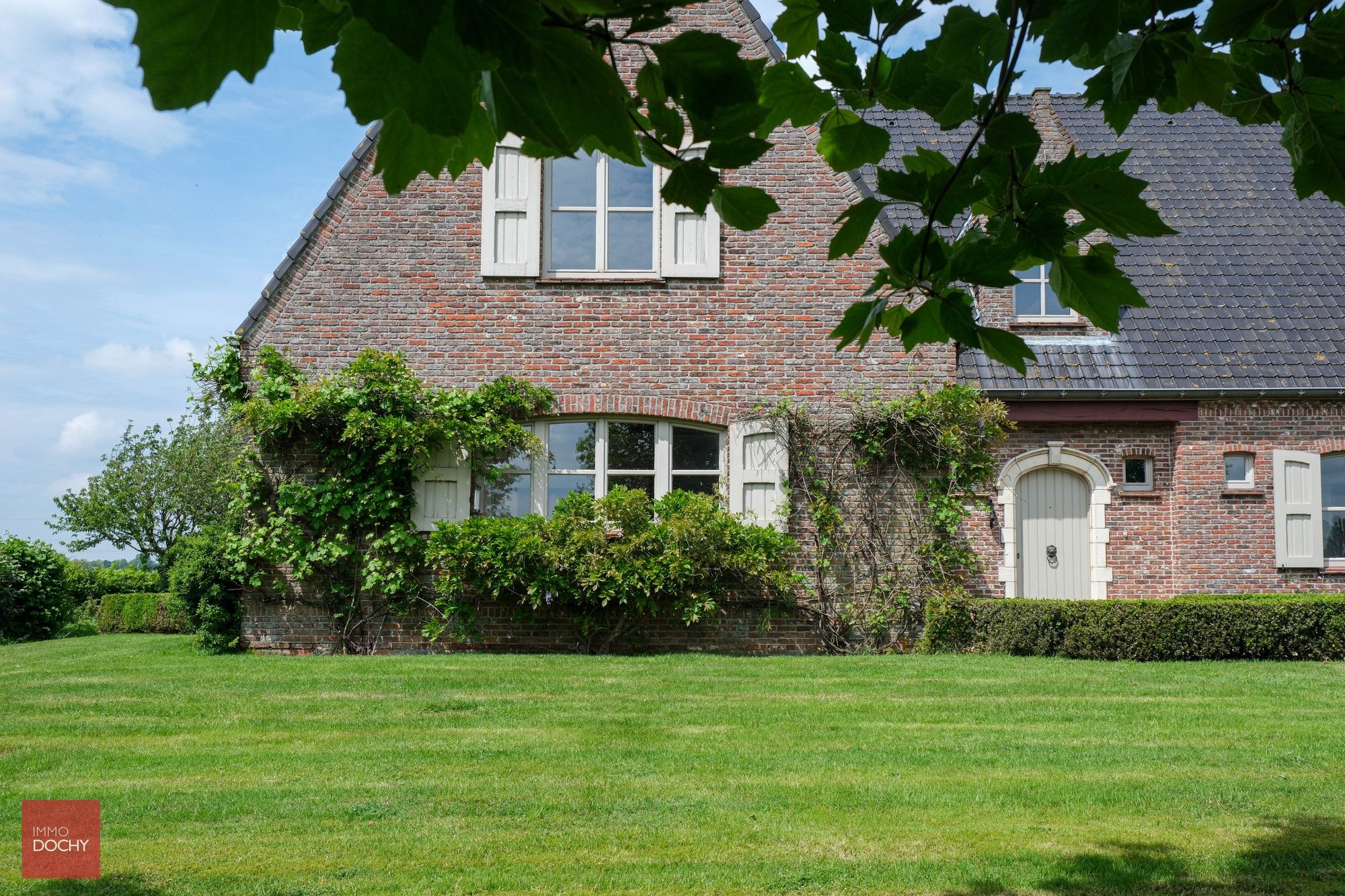 Landelijk gelegen standingvolle VILLA met toegangsweg foto 8