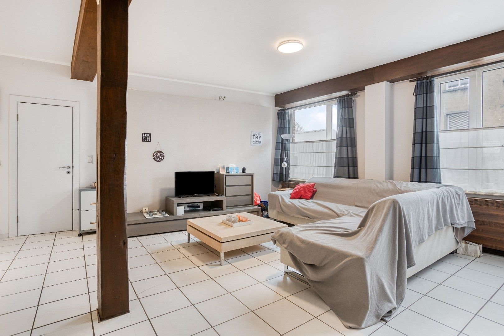 Gelijkvloersapp. (91m²) te huur in Halle, met 1 slpk en koer foto 10