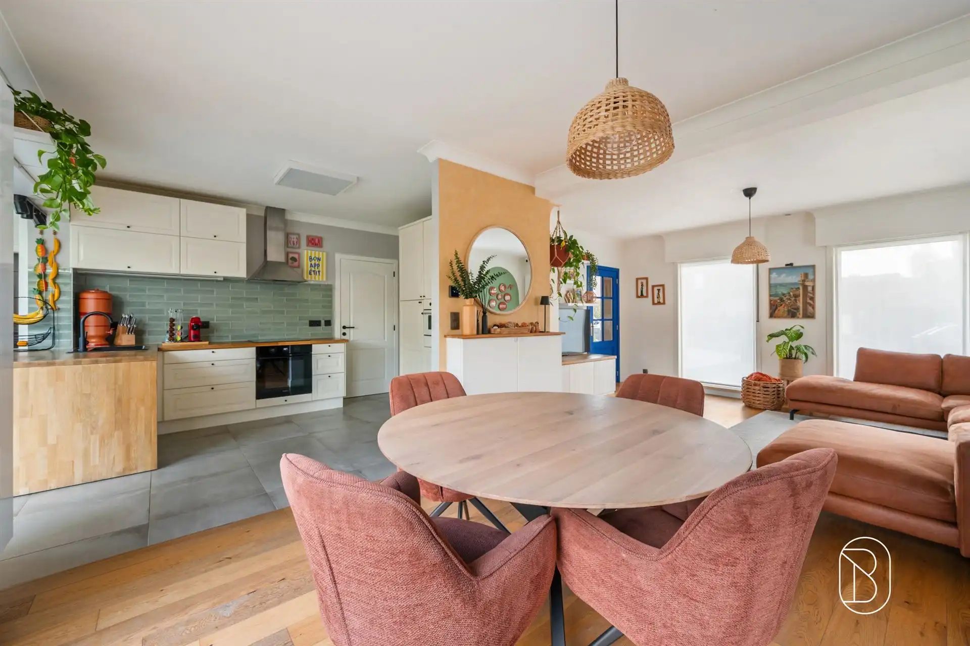 Ruime alleenstaande woning met 3 SLK, garage en mooie tuin foto 8