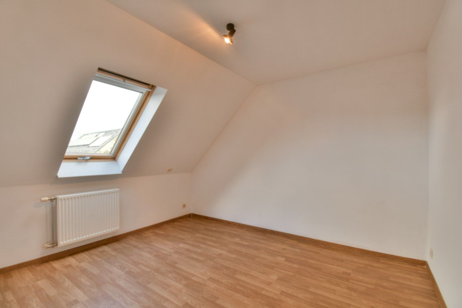 Halfopen gezinswoning met drie slaapkamers foto 9