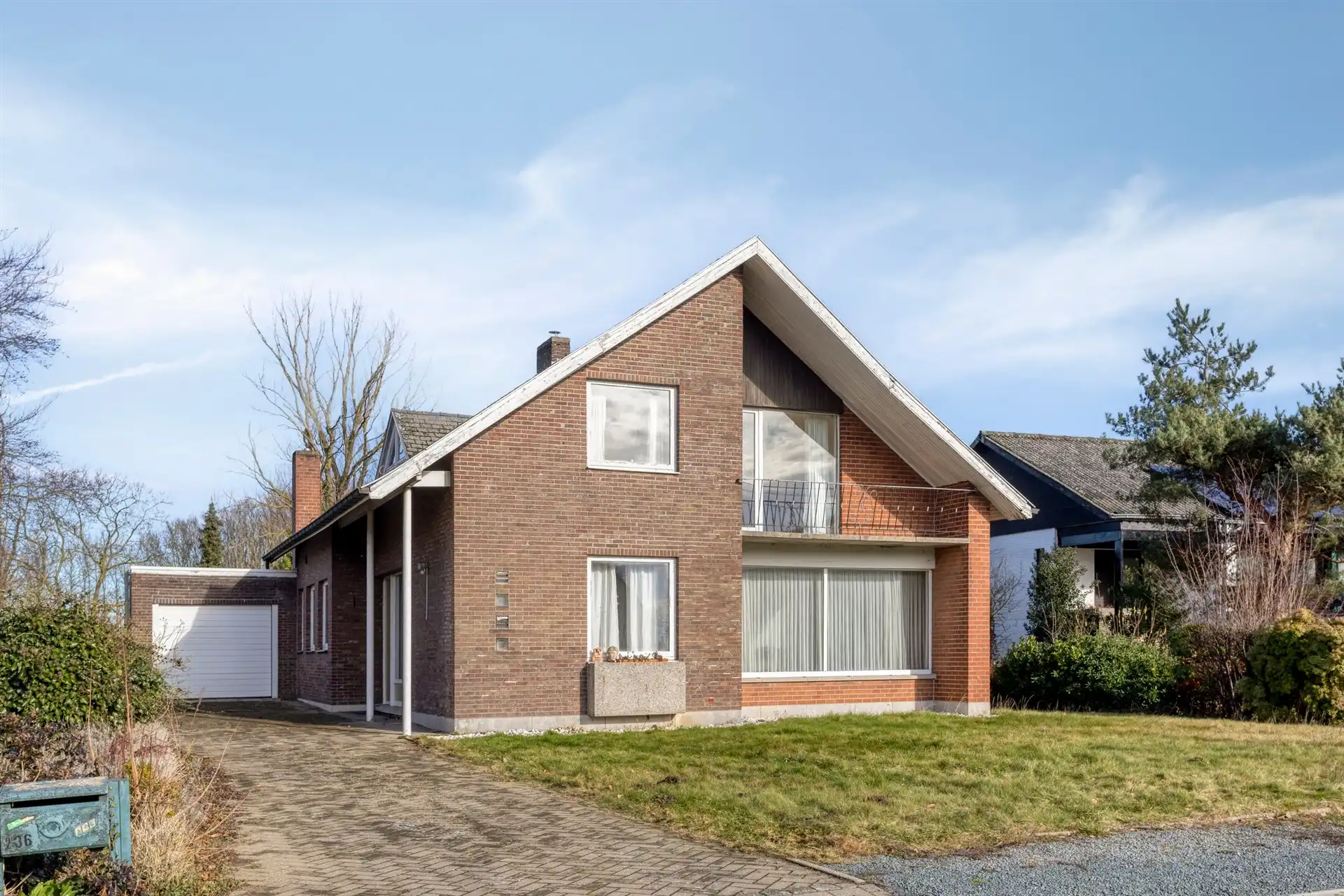 Hoofdfoto van de publicatie: Te renoveren villa op topligging