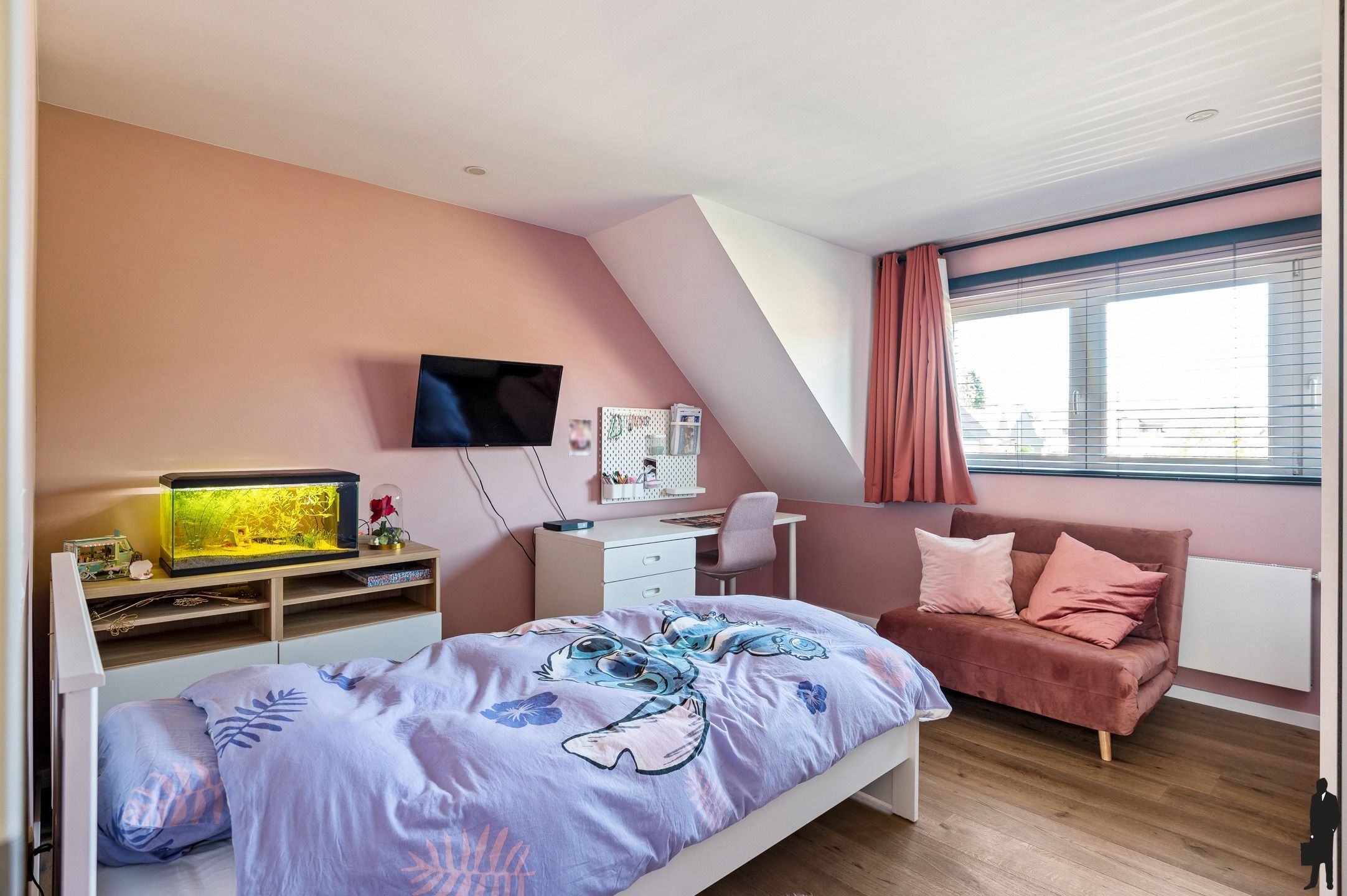 Welgelegen gerenoveerde woning met 3 slpks, 2 badks en tuin foto 19