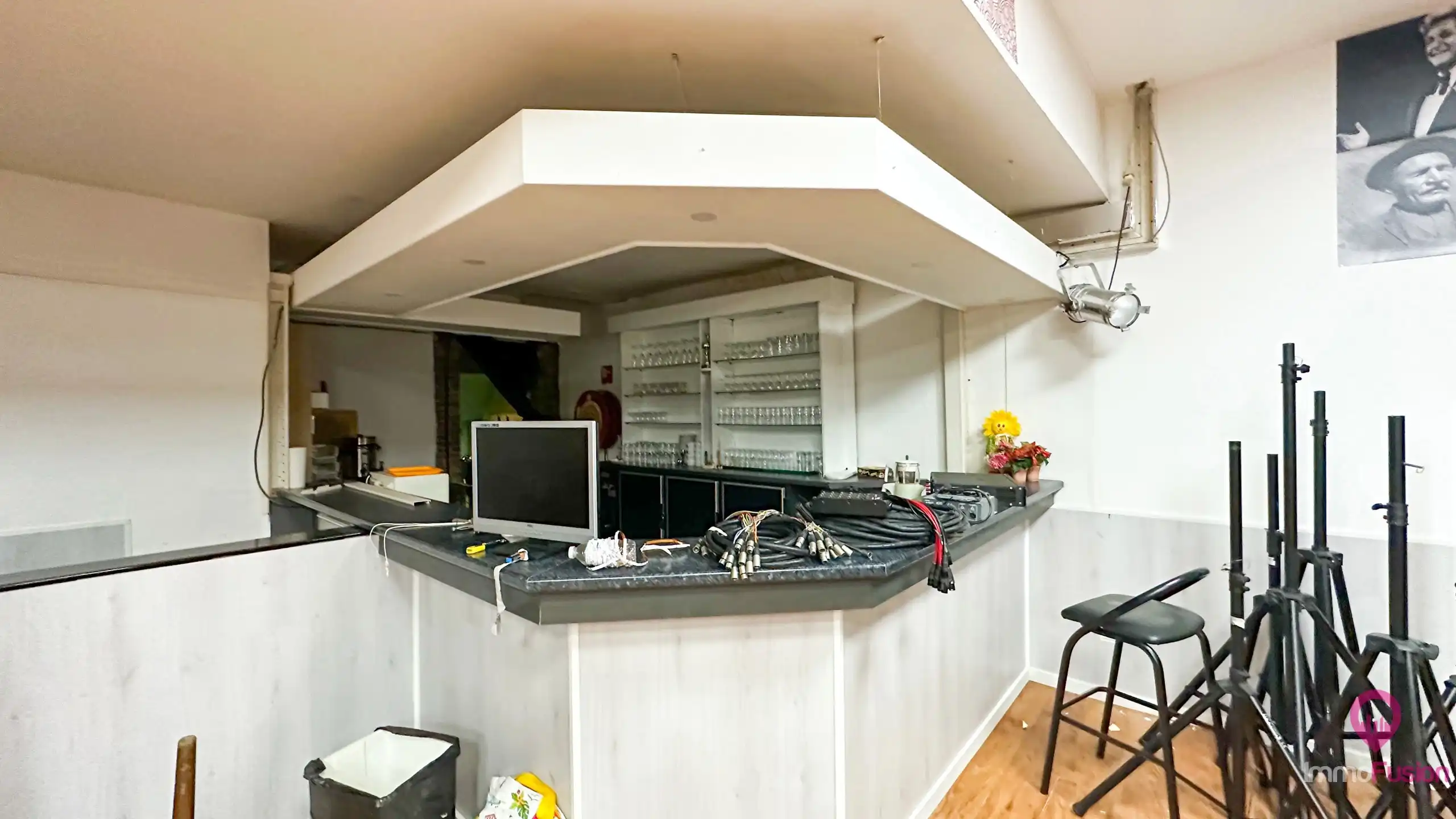 Uitzonderlijk opbrengstpand met handel, grote zaal en 2 app! foto 13