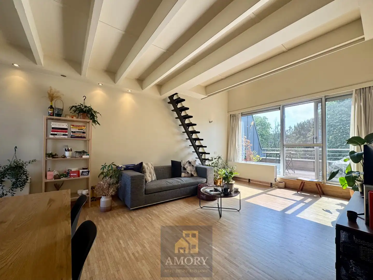 Toffe loft met 2 terrassen nabij St. Pieters Station! foto 2