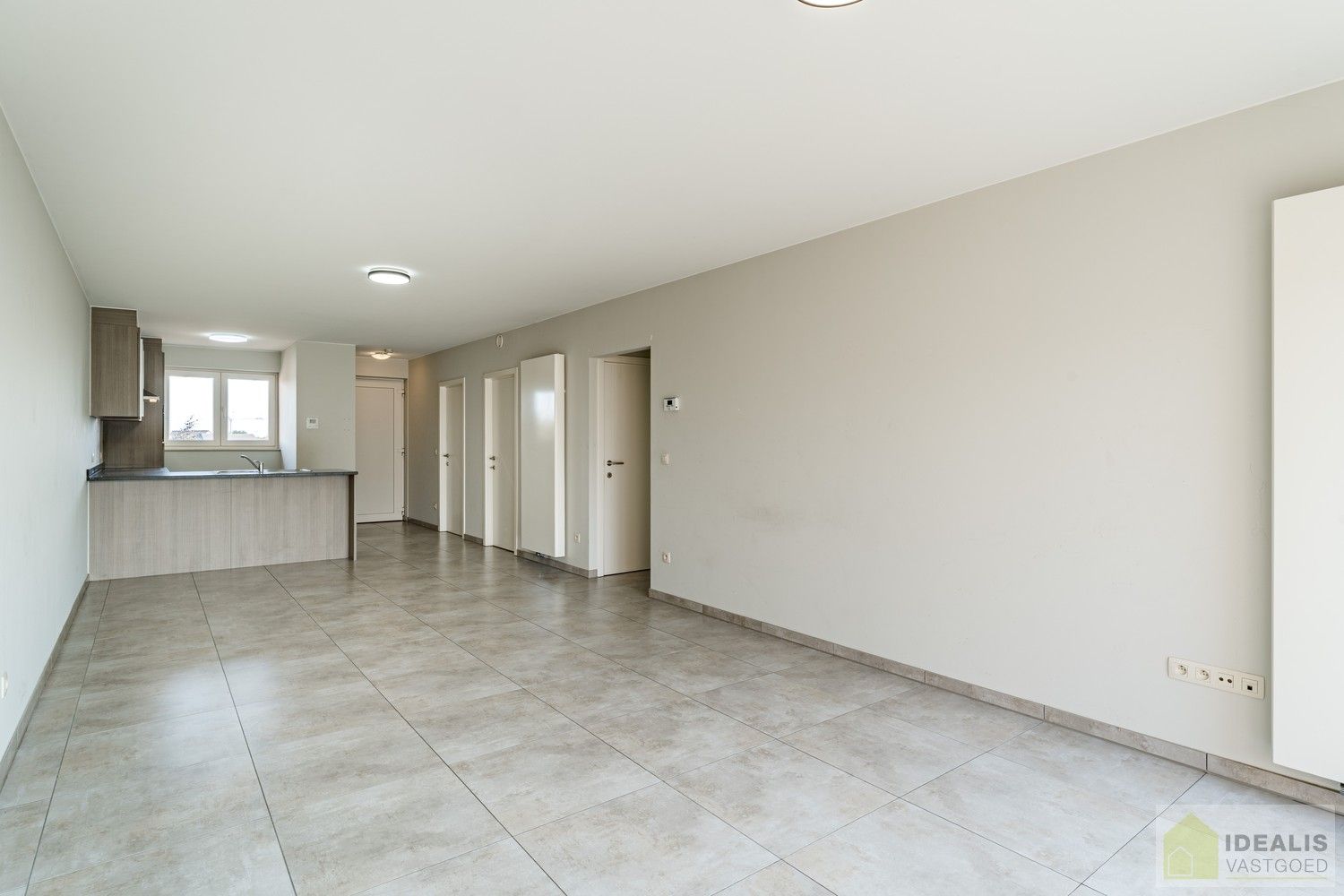 IDEALIS VASTGOED - INSTAPKLAAR APPARTEMENT MET 2 SLAAPKAMERS, AANGENAME LEEFRUIMTE MET AANSLUITEND TERRAS, ONDERGRONDSE PARKEERPLAATS EN BERGRUIMTE. Zeer geschikt voor kandidaten op zoek naar betaalbare woonruimte in nieuwstaat vlak bij de stadskern van Bree! foto 8