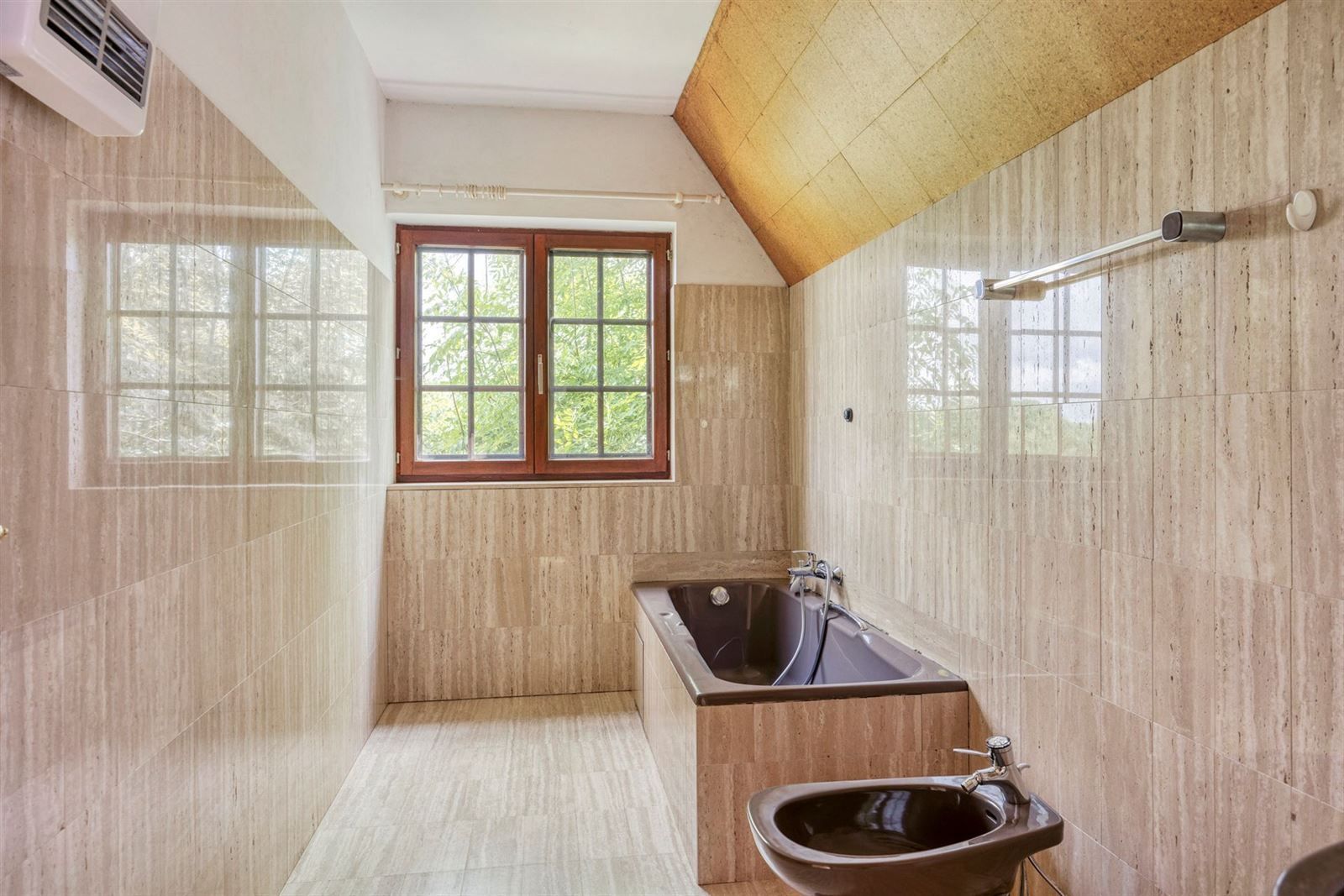 Grote woning op een terrein van 1989m² te Beersel foto 21