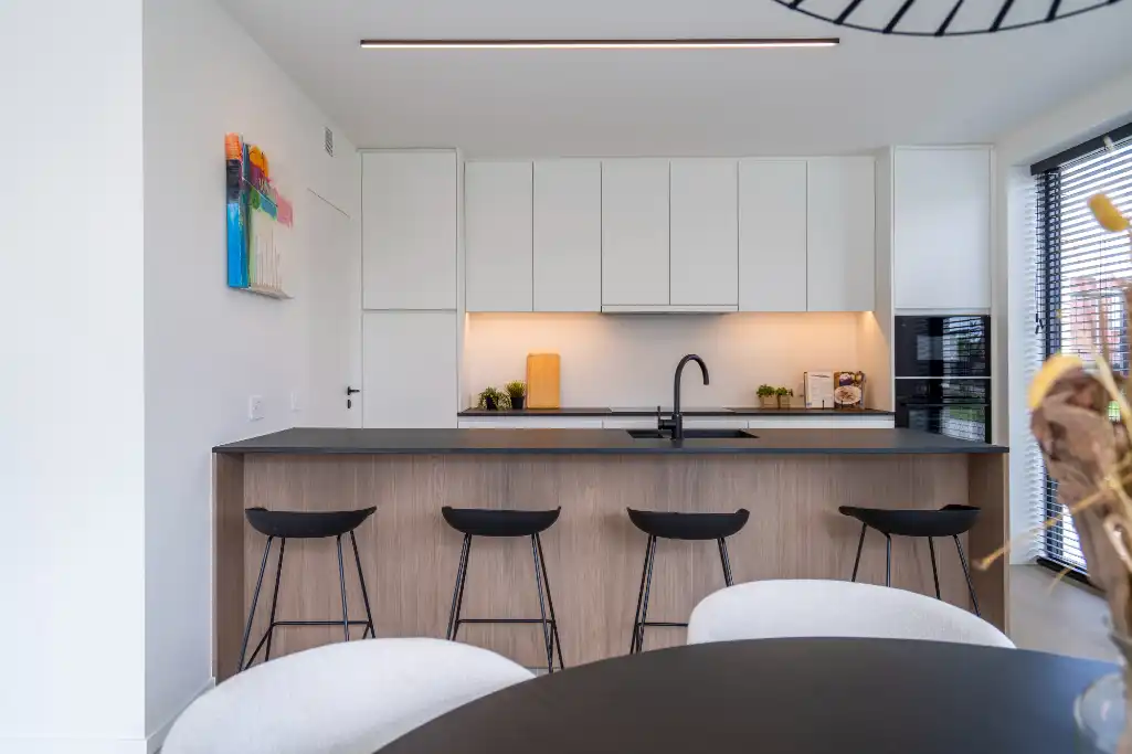 Roeselare, ingerichte kijkwoning - half open woning foto 2