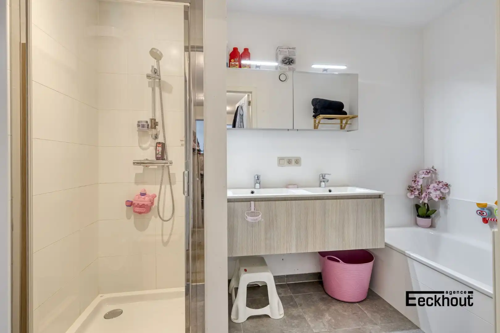 Instapklaar appartement in recente residentie nabij het strand te Mariakerke! foto 11