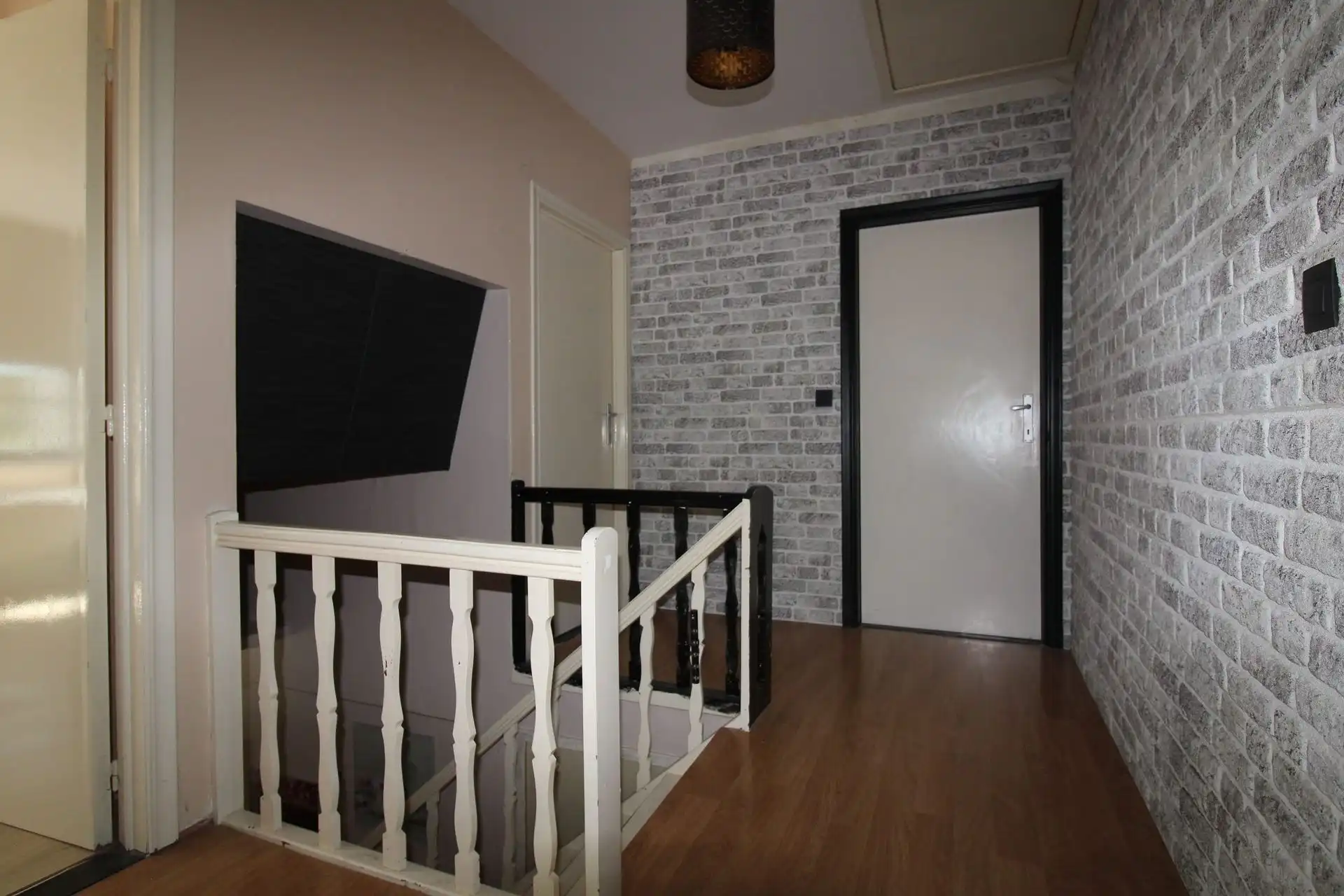 Ruime, verder af te werken gezinswoning met vier slaapkamers, EPC-label C, vrijstaande garage en een perceel van 562 m² in een rustige, doodlopende straat in Maasmechelen! foto 10