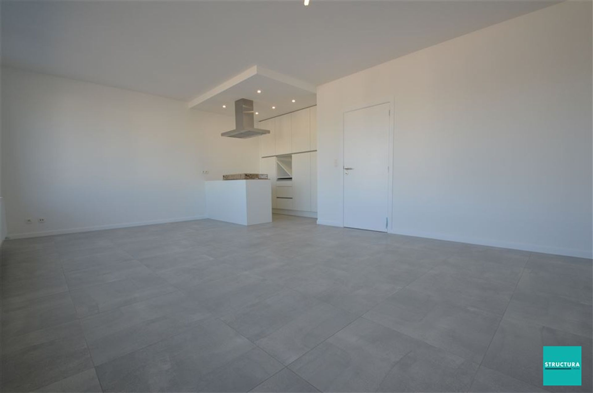 Appartement met 2 slaapkamers en groot terras foto {{pictureIndex}}
