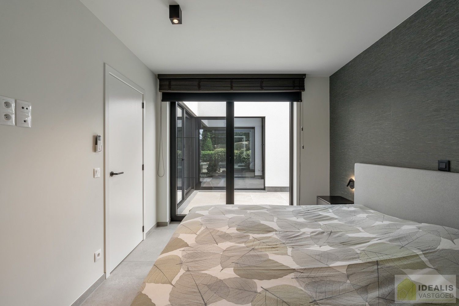 PRACHTIGE, PERFECT ONDERHOUDEN EN MODERN OPGETROKKEN WONING MET EEN HEERLIJK LICHTRIJKE WOONKAMER MET OPEN KEUKEN, 3 SLAAPKAMERS, 2 BADKAMERS VOORZIEN VAN ALLE COMFORT foto 21