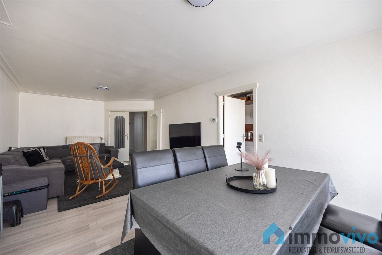 Solide goed onderhouden building in beton met 8 appartementen en dubbele garage foto 11