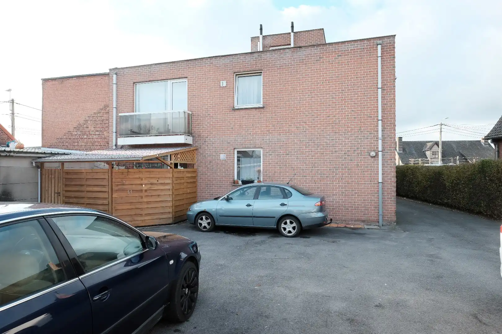 Opbrengsteigendom bestaande uit 5 appartementen en 6 garages foto 3