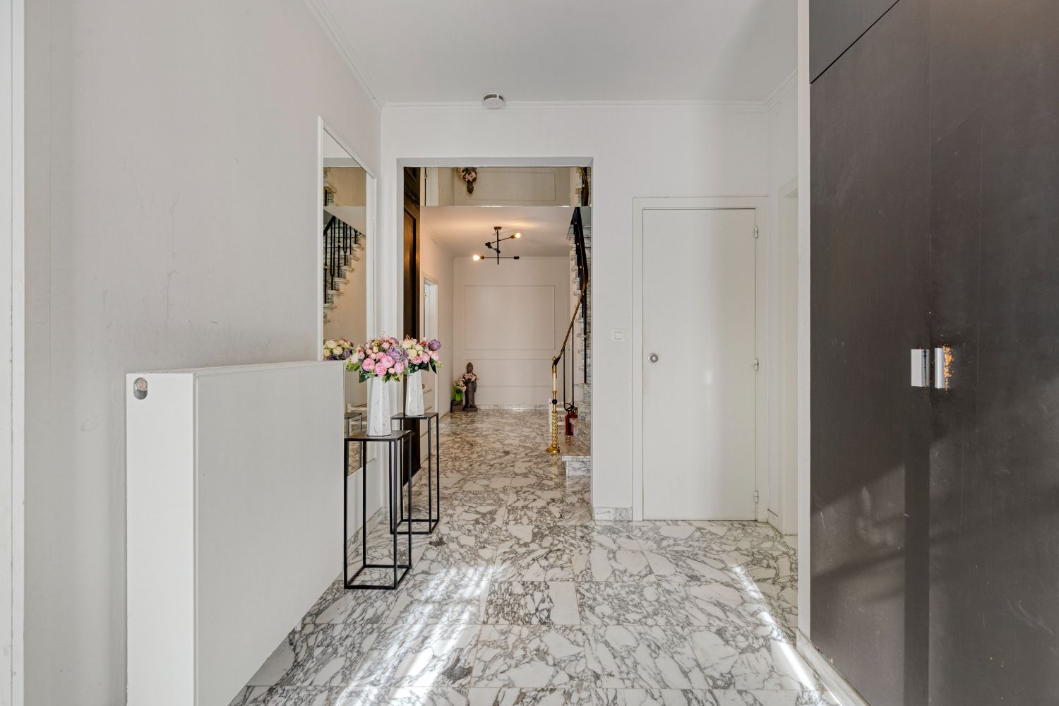 Karaktervolle gerenoveerde statige villa nabij Spuikom te koop foto 6