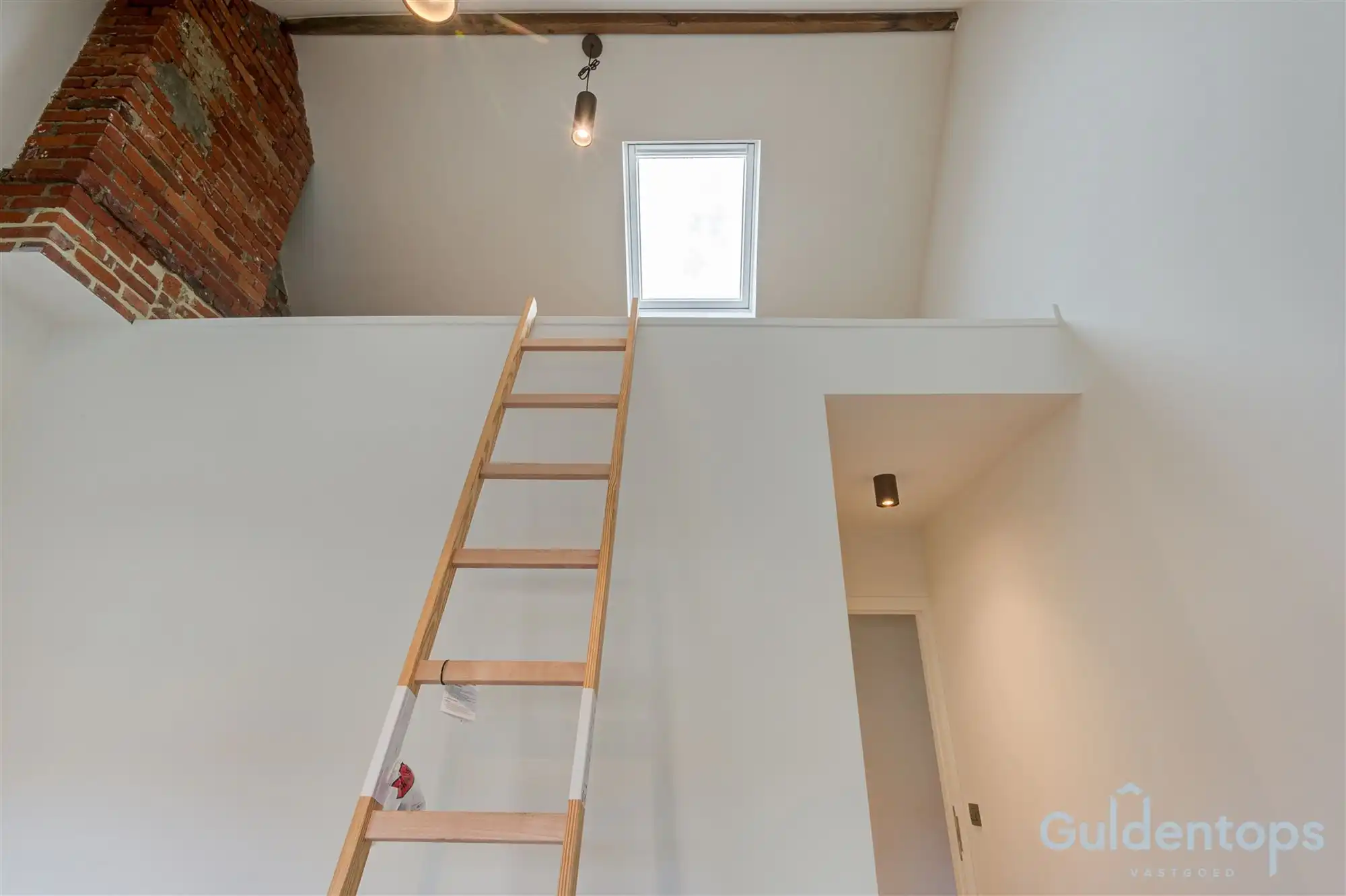 knappe, vernieuwde gezinswoning met tuin in hartje Berchem foto 23