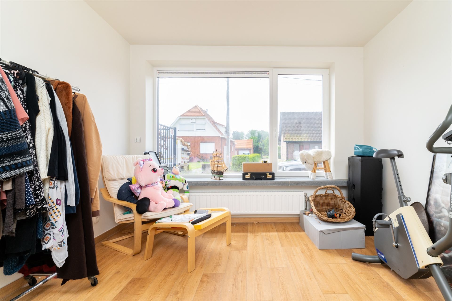 Gelijkvloers app met tuin, garage en carport! foto 9