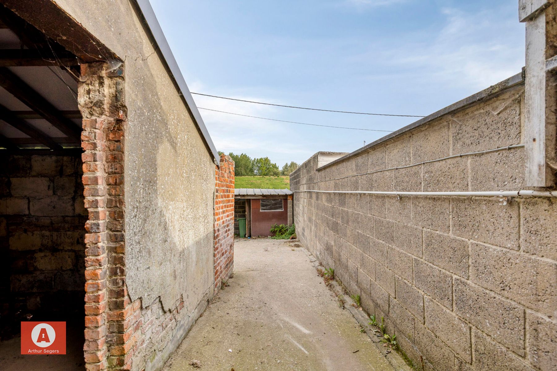 Te renoveren starters-woning of project  foto 7