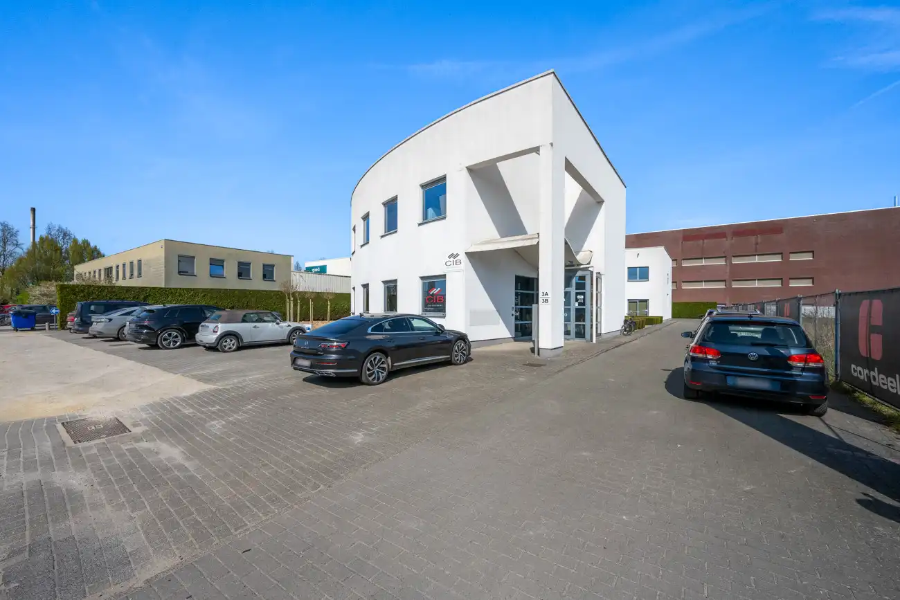 Kantoorgebouw op toplocatie foto 34