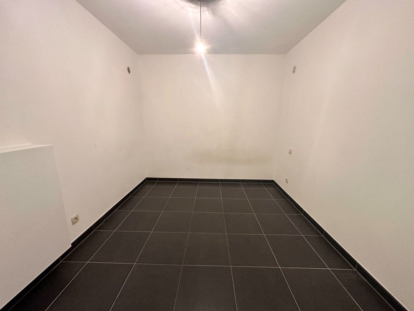 Instap klaar appartement op het gelijkvloers rechts met gezellige koer.  foto 10