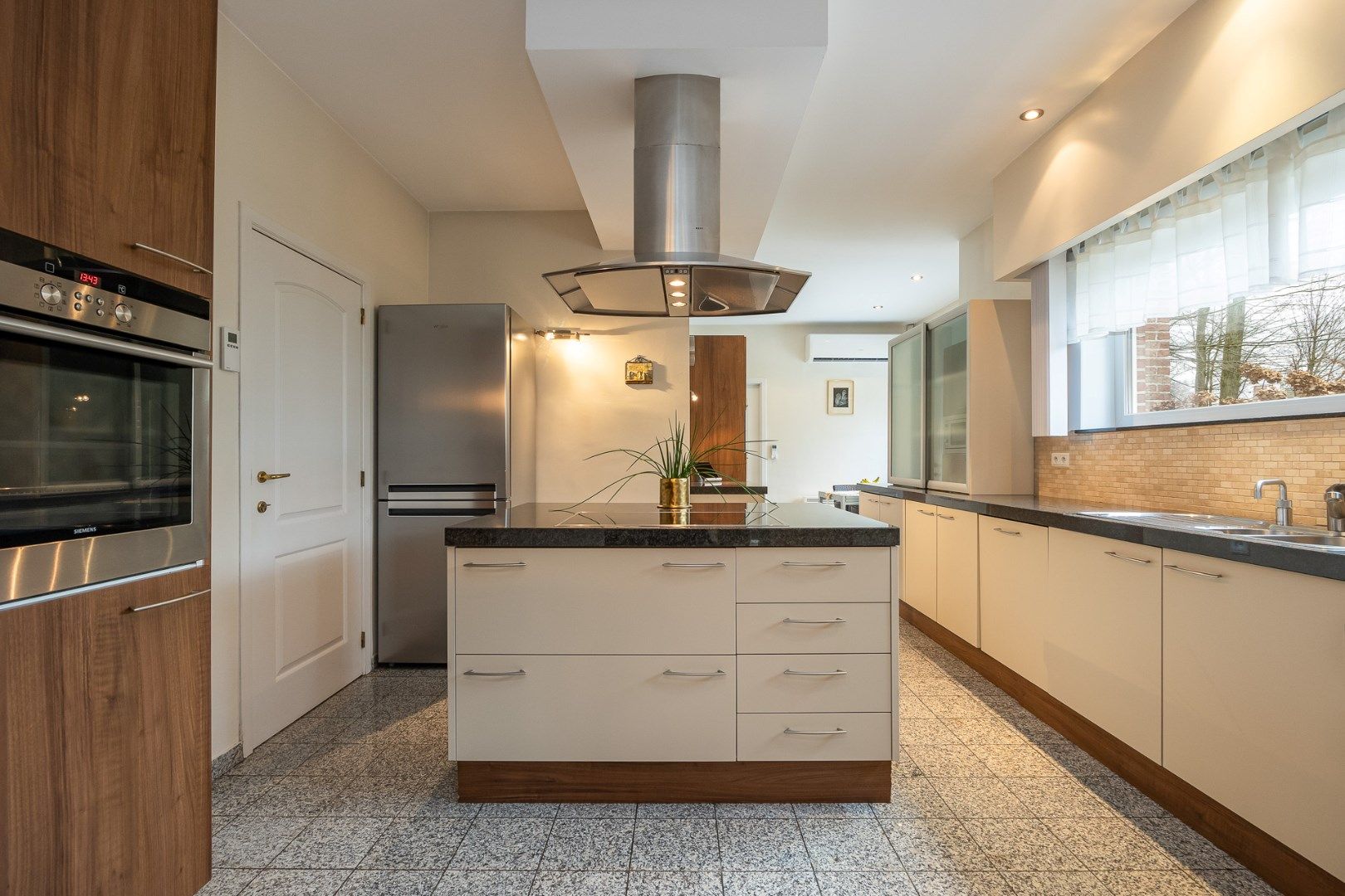 Ruime energiezuinige villa in De List te Schoten met 5 slaapkamers, 2 badkamers, tuin, terras en dubbele garage ! foto 5