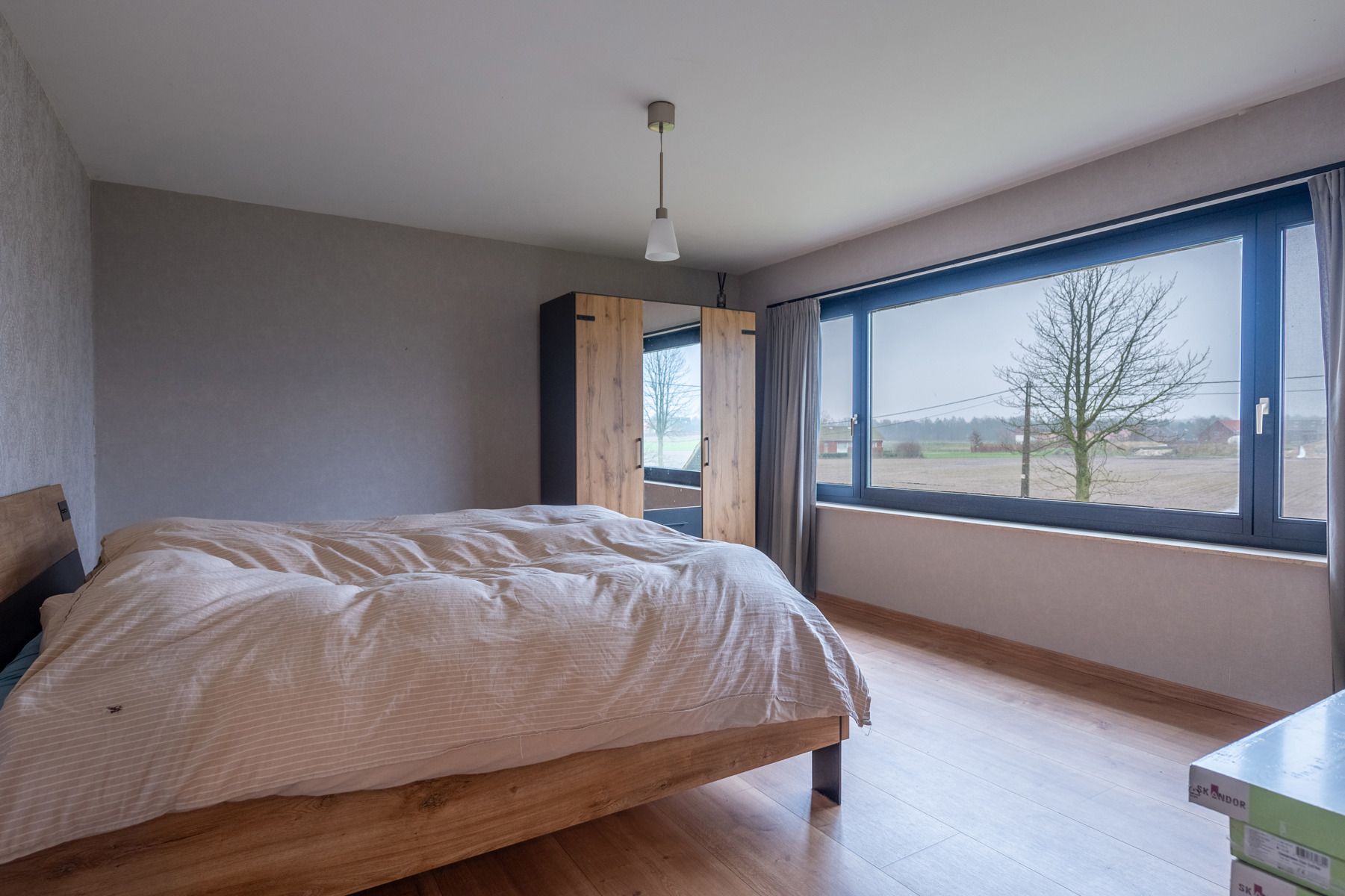 Gedeeltelijk gerenoveerd huis met bijgebouw, groen uitzicht foto 16