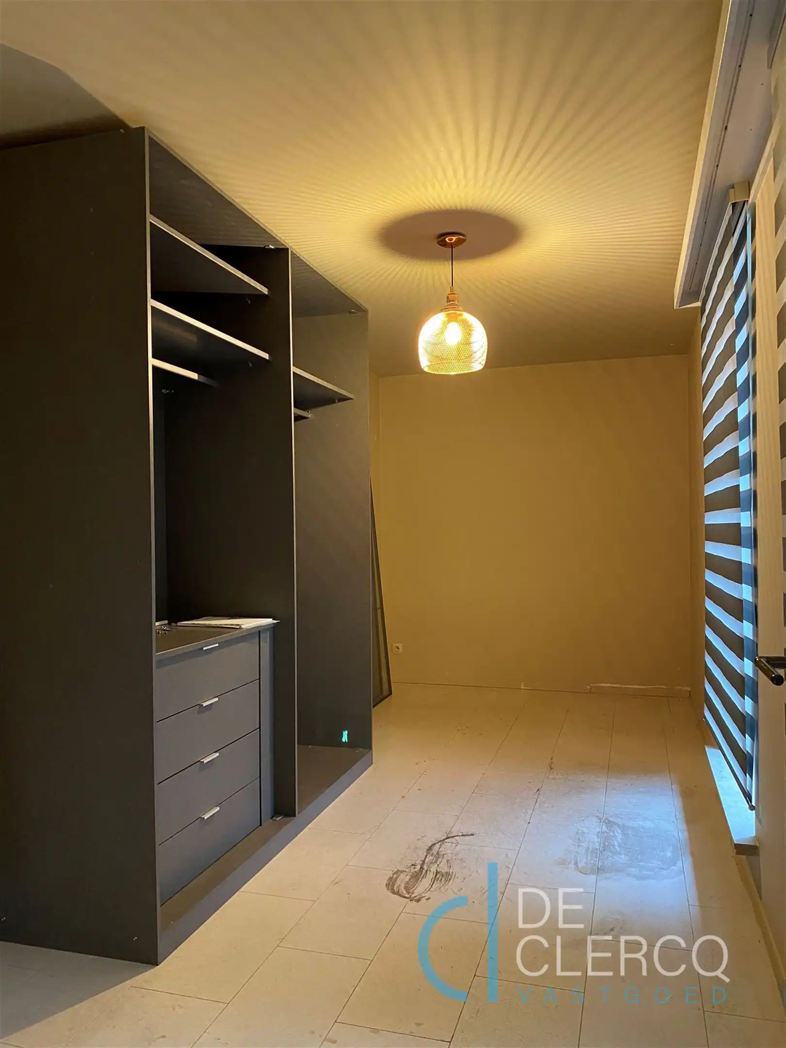 Karaktervolle woning verscholen in een rustige omgeving langs de Antwerpsesteenweg te Oostakker!  foto 9