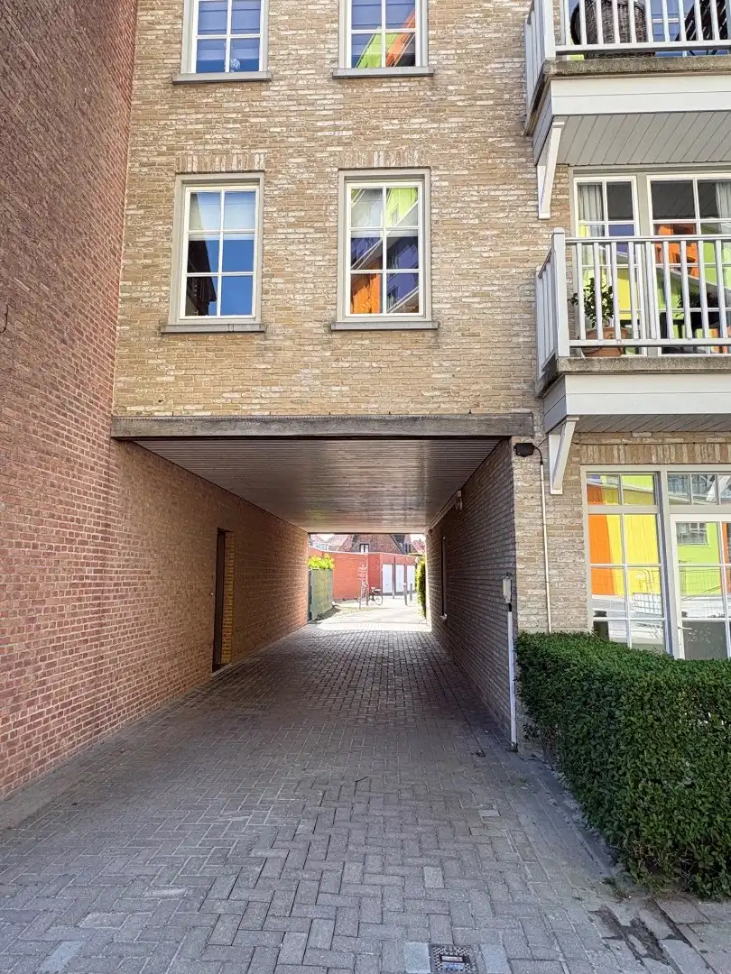Overdekte staanplaats op zeer centrale locatie te Heist-aan-Zee foto 2