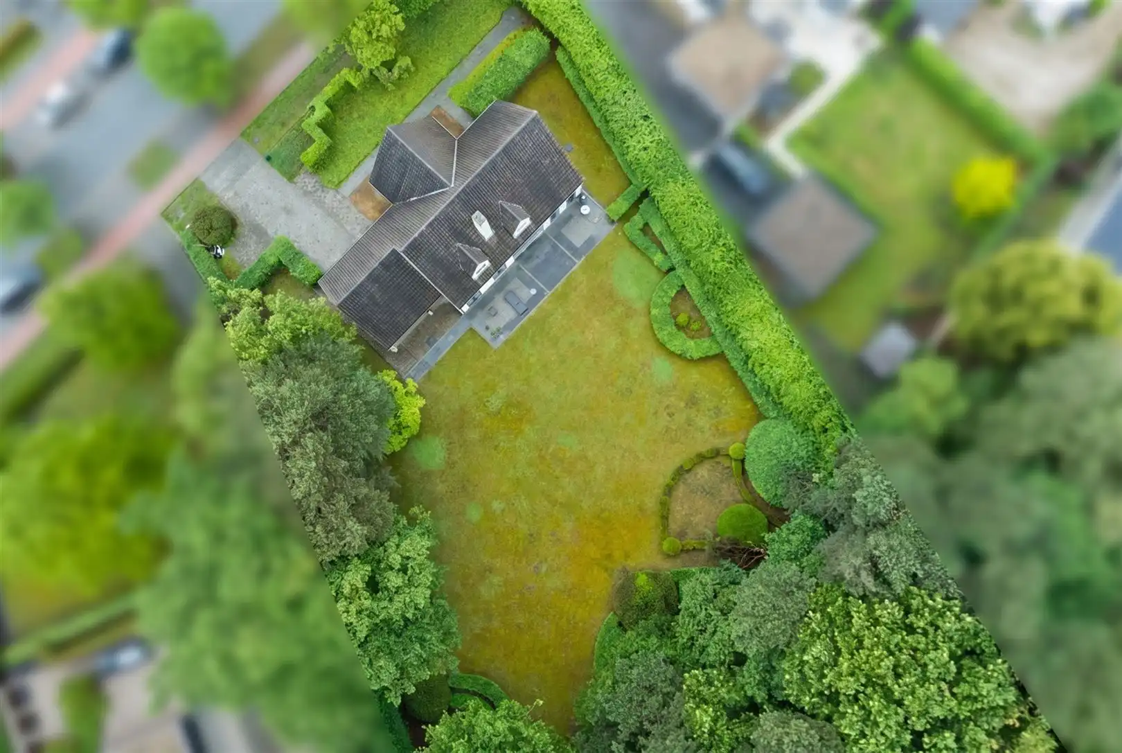 TE KOOP: Uitzonderlijke villa op een breed perceel van ca. 25 are in de Mosselerlaan te Genk! foto 3