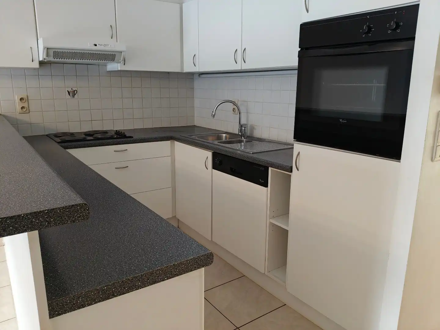 Centraal gelegen, ruim 2 slaapkamerappartement op wandelafstand van de Zeedijk. foto 7