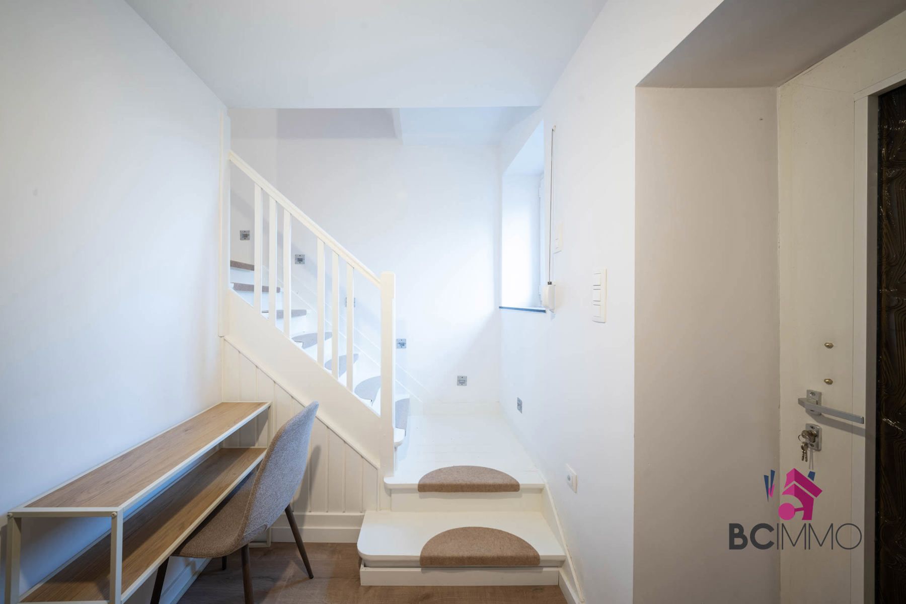 Instapklare halfopen woning op ruim hoekperceel in rustige woonwijk van Genk foto 7