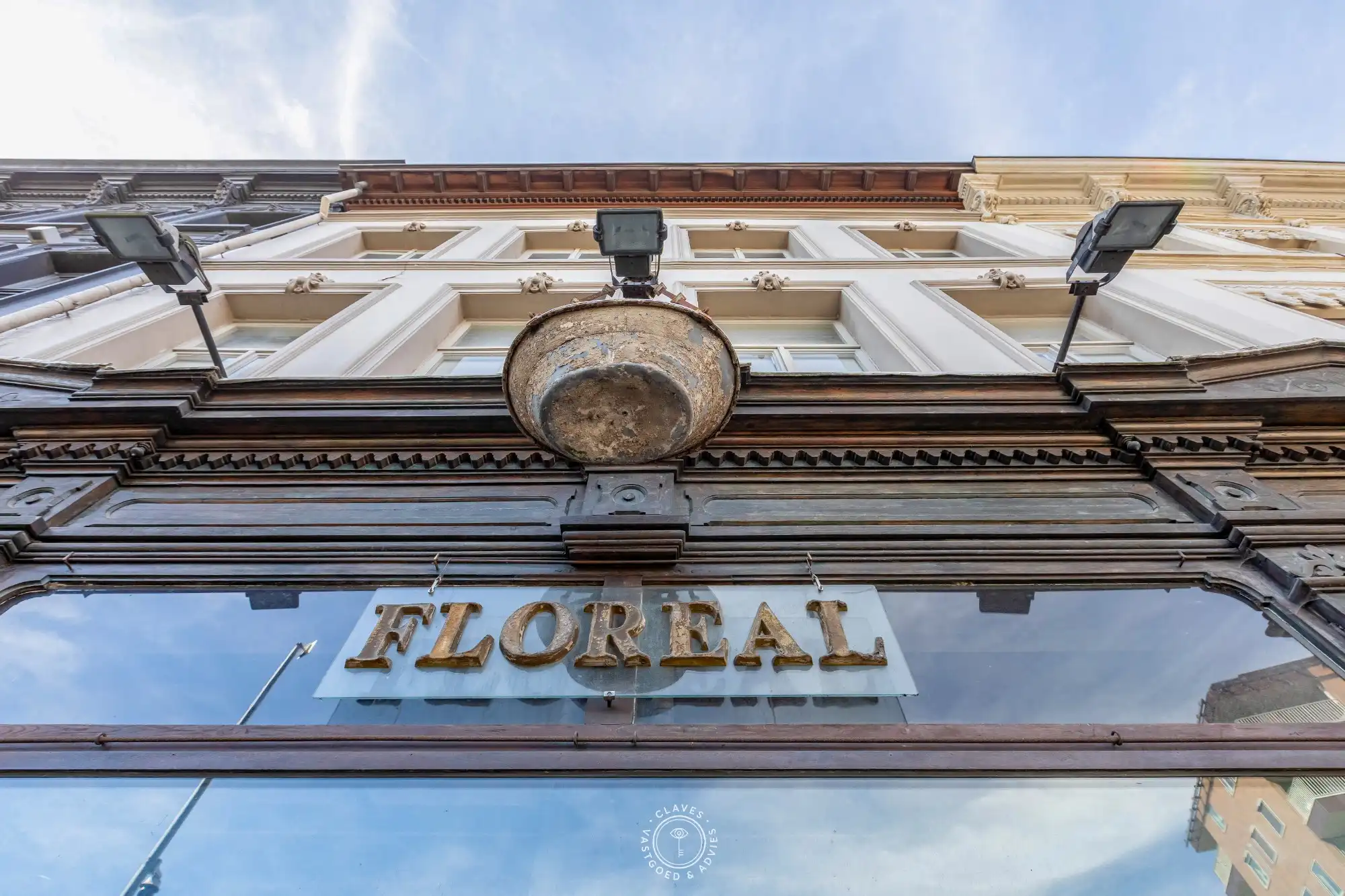 Verbluffend handelshuis met ongeziene charme en multifunctionaliteit foto {{pictureIndex}}