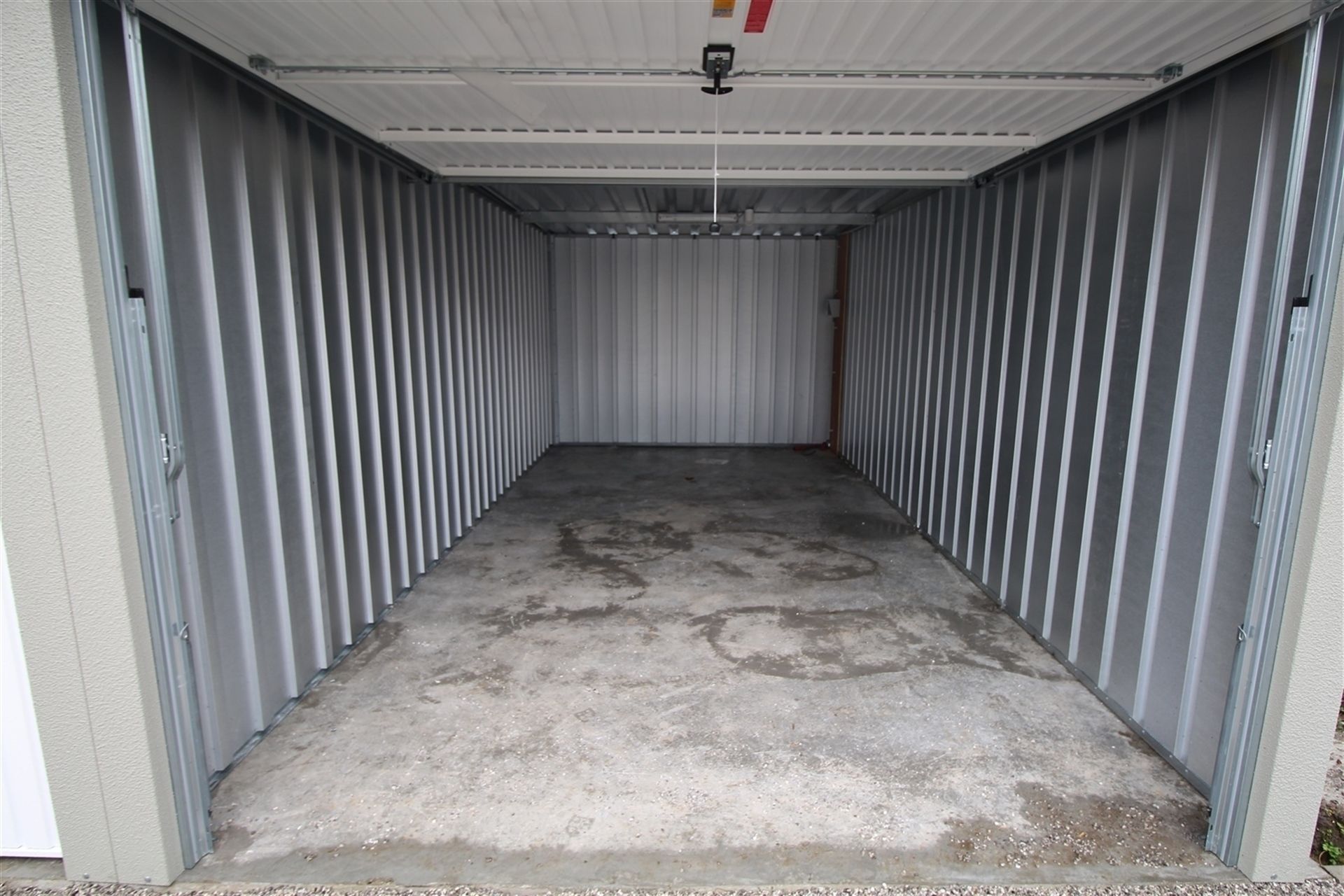 Garagebox in dorpscentrum foto 3