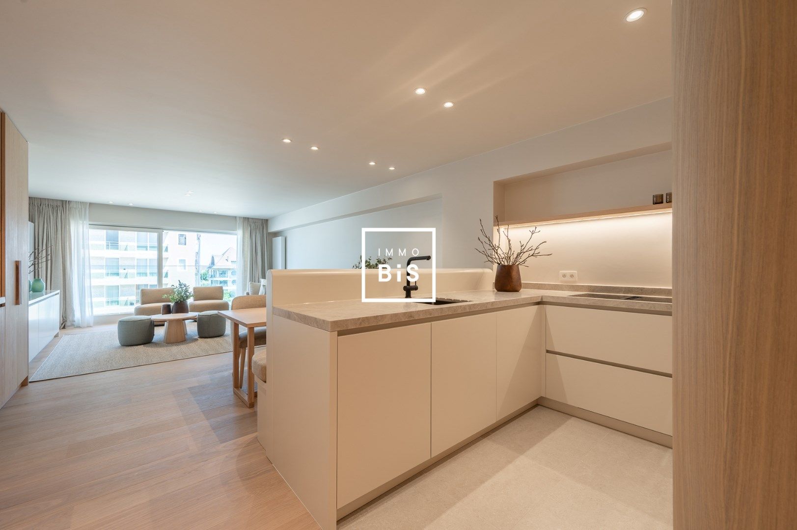 Smaakvol gerenoveerd appartement met zeezicht op een toplocatie in het Zoute foto 6