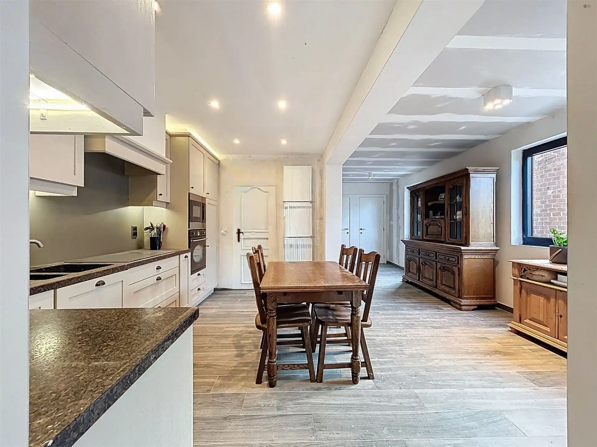 half open bebouwing met 4 slaapkamers op toplocatie foto 2