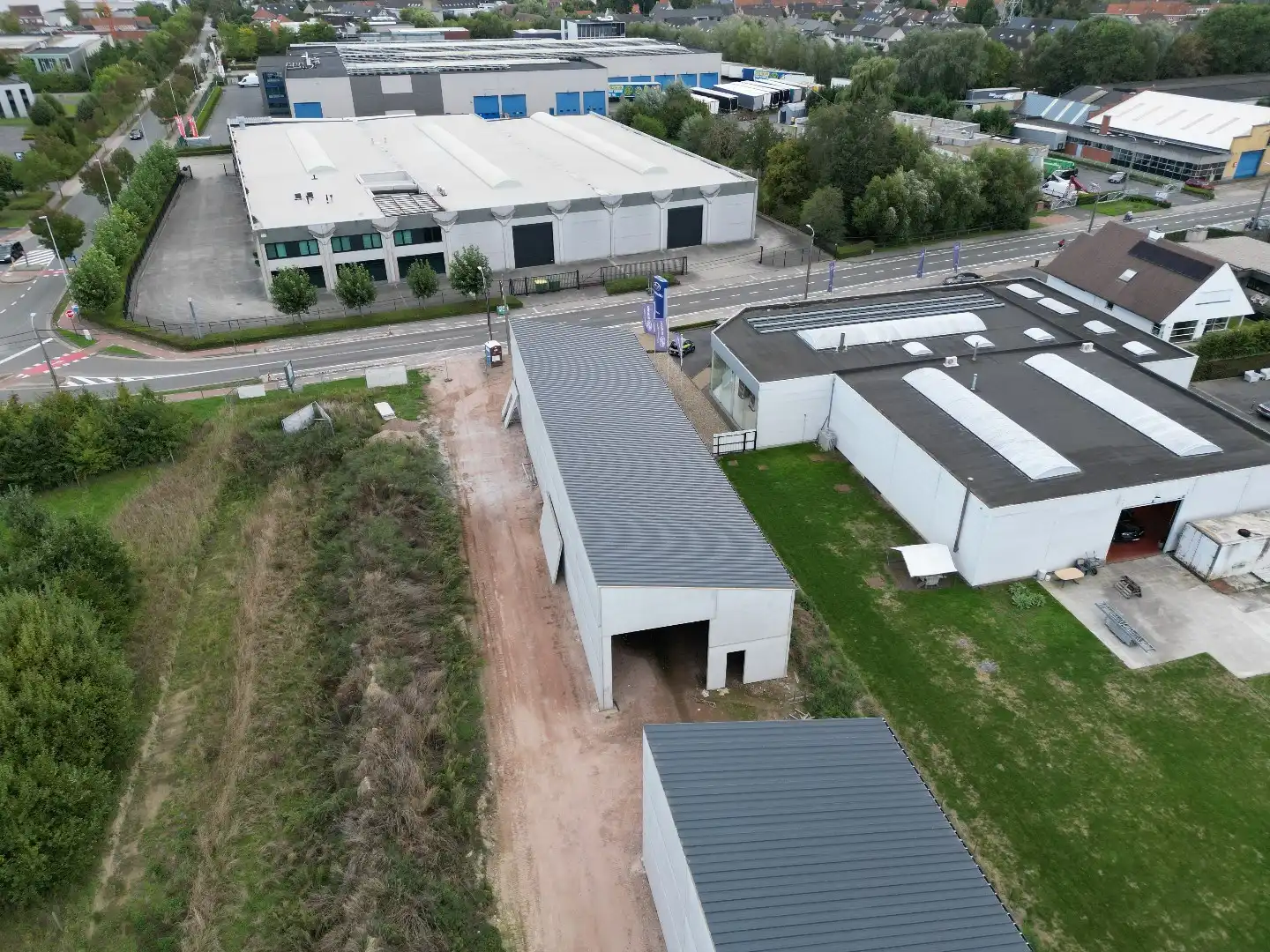 Loods B te huur – 180 m² KMO-zone Ardopoort te Roeselare foto 2