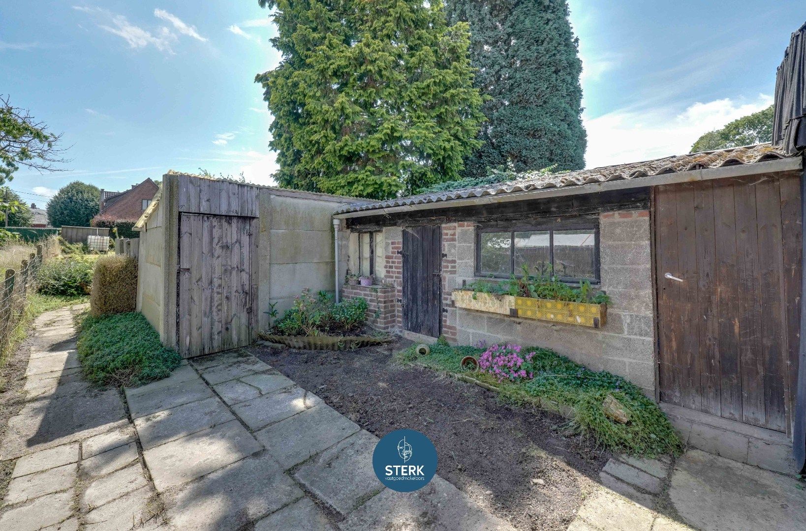 TE RENOVEREN WONING MET DIEPE TUIN OP EEN CENTRALE LOCATIE TE VELDWEZELT !   foto 24