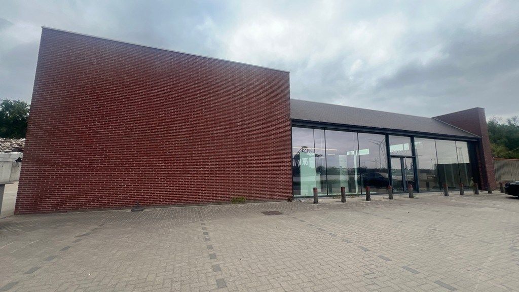 Showroom met kantoor en stockageruimte te huur in de haven van Gent foto 2