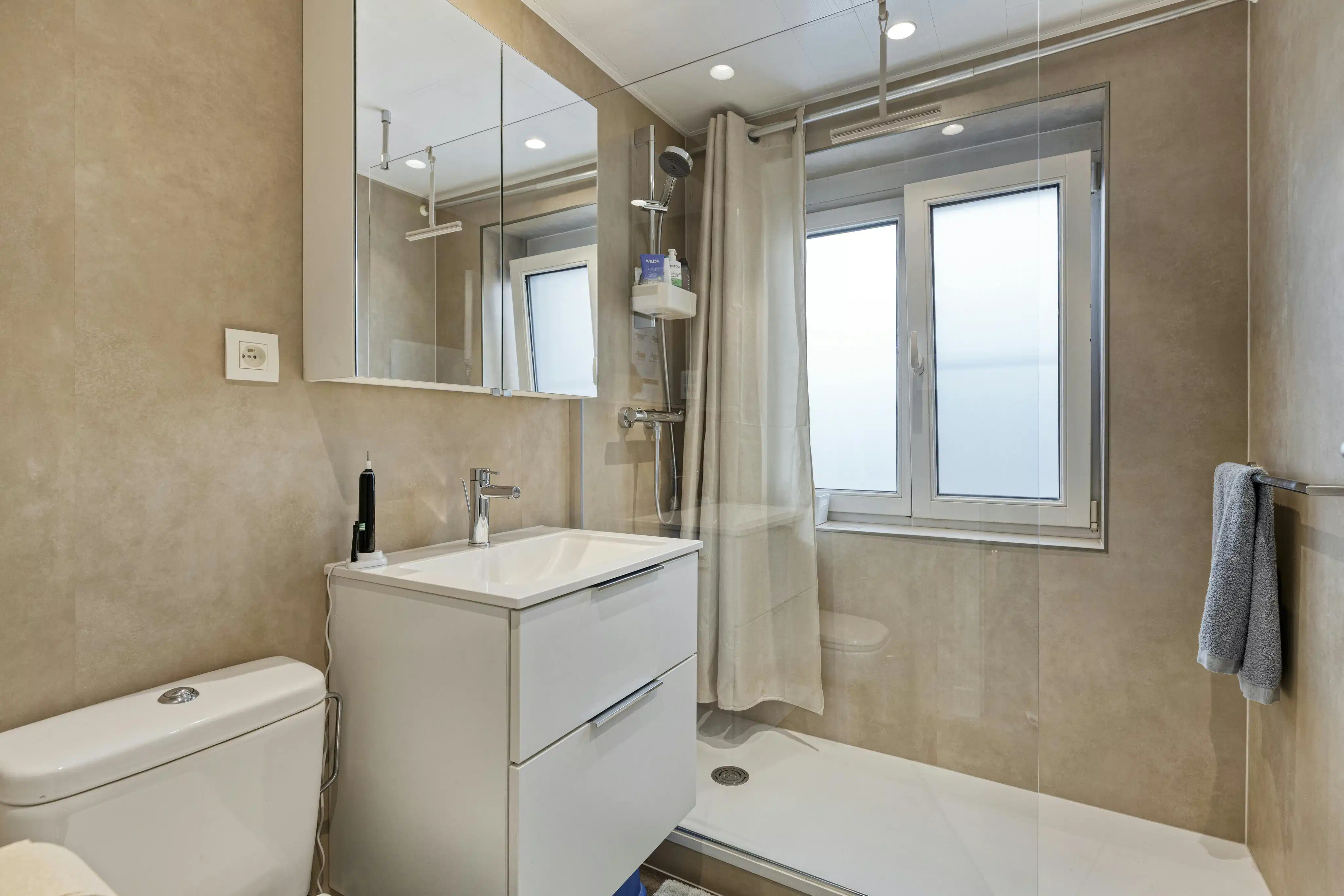 Karaktervol huis met 5 slaapkamers te koop in Brugge foto 13