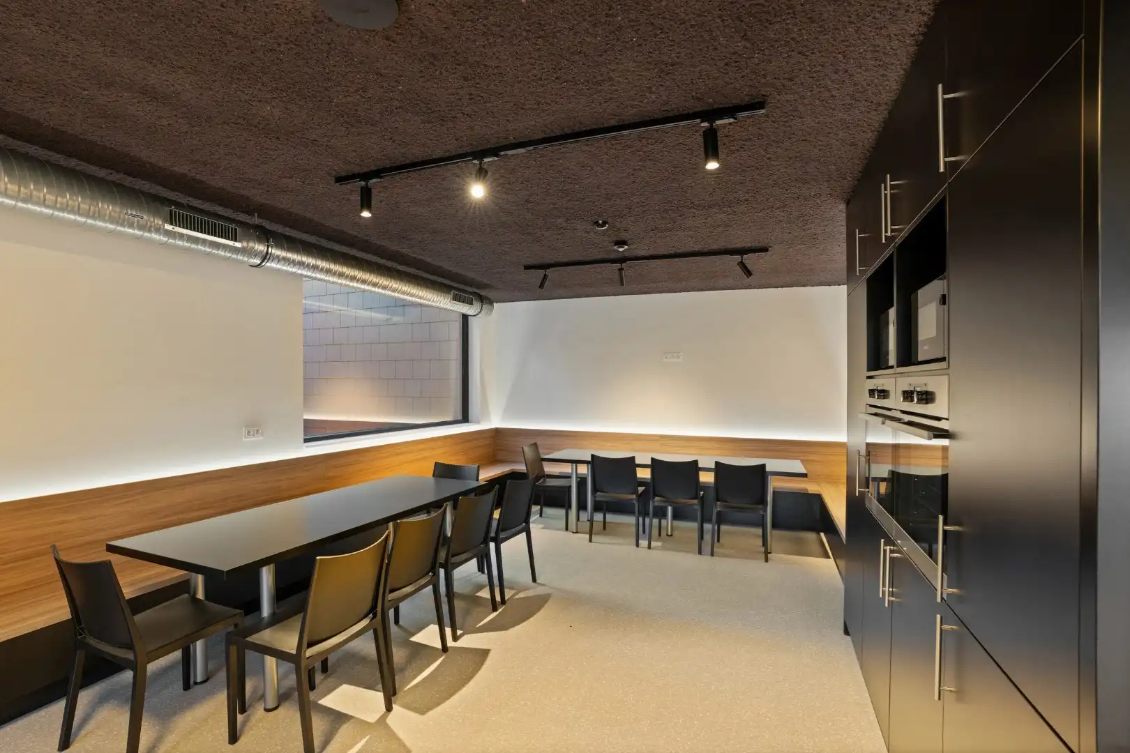 Gelijkvloerse nieuwbouwstudentenkamer met privébadkamer in hartje Kortrijk foto 12