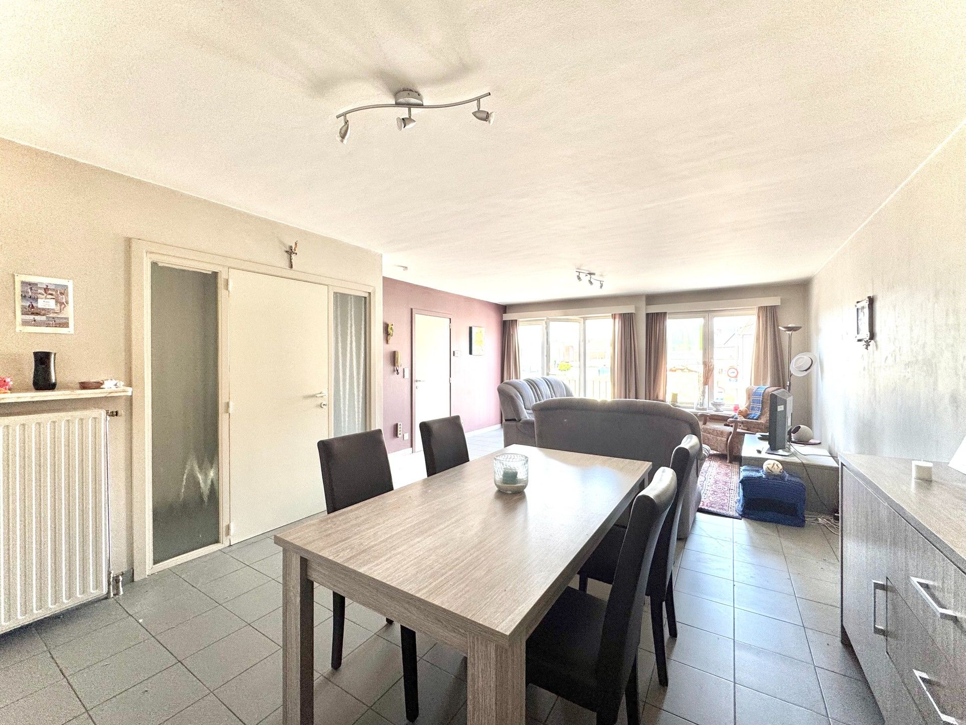 APPARTEMENT OP EERSTE VERDIEP MET 2 SLPKS & GARAGE foto 2