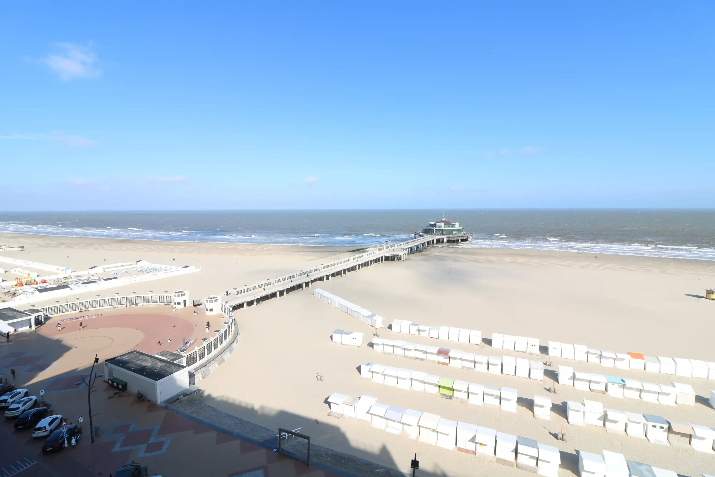 Instapklaar appartement met 2 slaapkamers en met een fantastisch zicht op de zee en de Pier. foto 6
