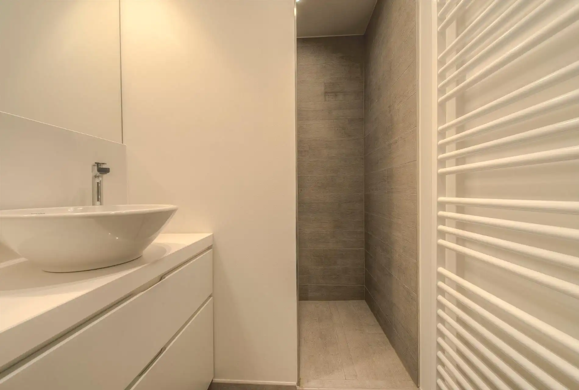 Heel mooi  luxueus afgewerkt appartement gelegen in de Kustlaan vlakbij de Zeedijk en het Driehoeksplein. foto 14